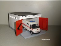 Гараж для масштабных  моделей с распашными воротами